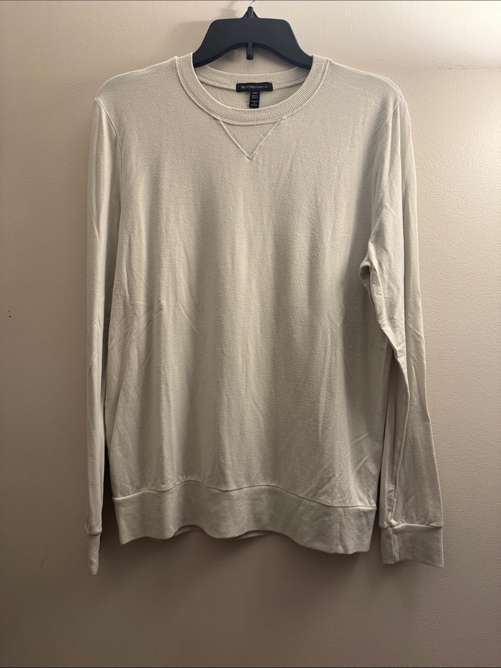 Beyond Yoga Men’s Cream Colored Long Sleeve Top Size: S